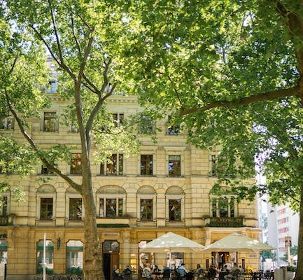 Urban Commuting: Mastering Public Transit Film Fest Meccas: Top Cities for Accessible Cinema